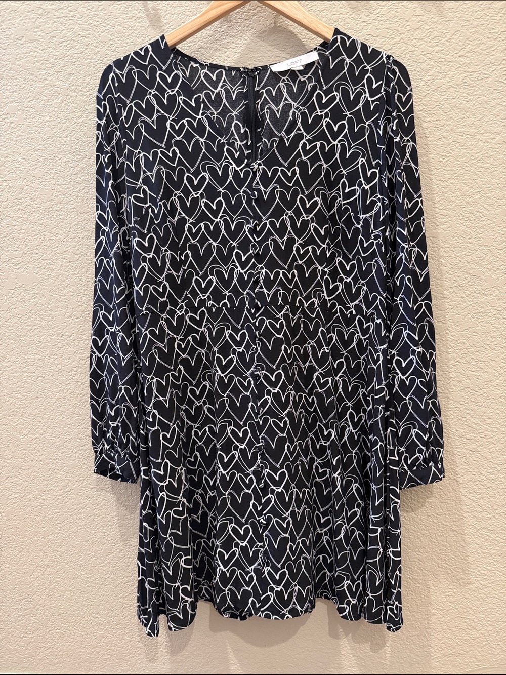 Loft Black & White Heart Print 100% Viscose A-Line Flare zip back Dress, size 10